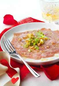 Carpaccio de atún con aguacate