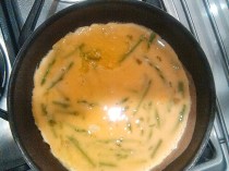 Omelette de espárragos verdes