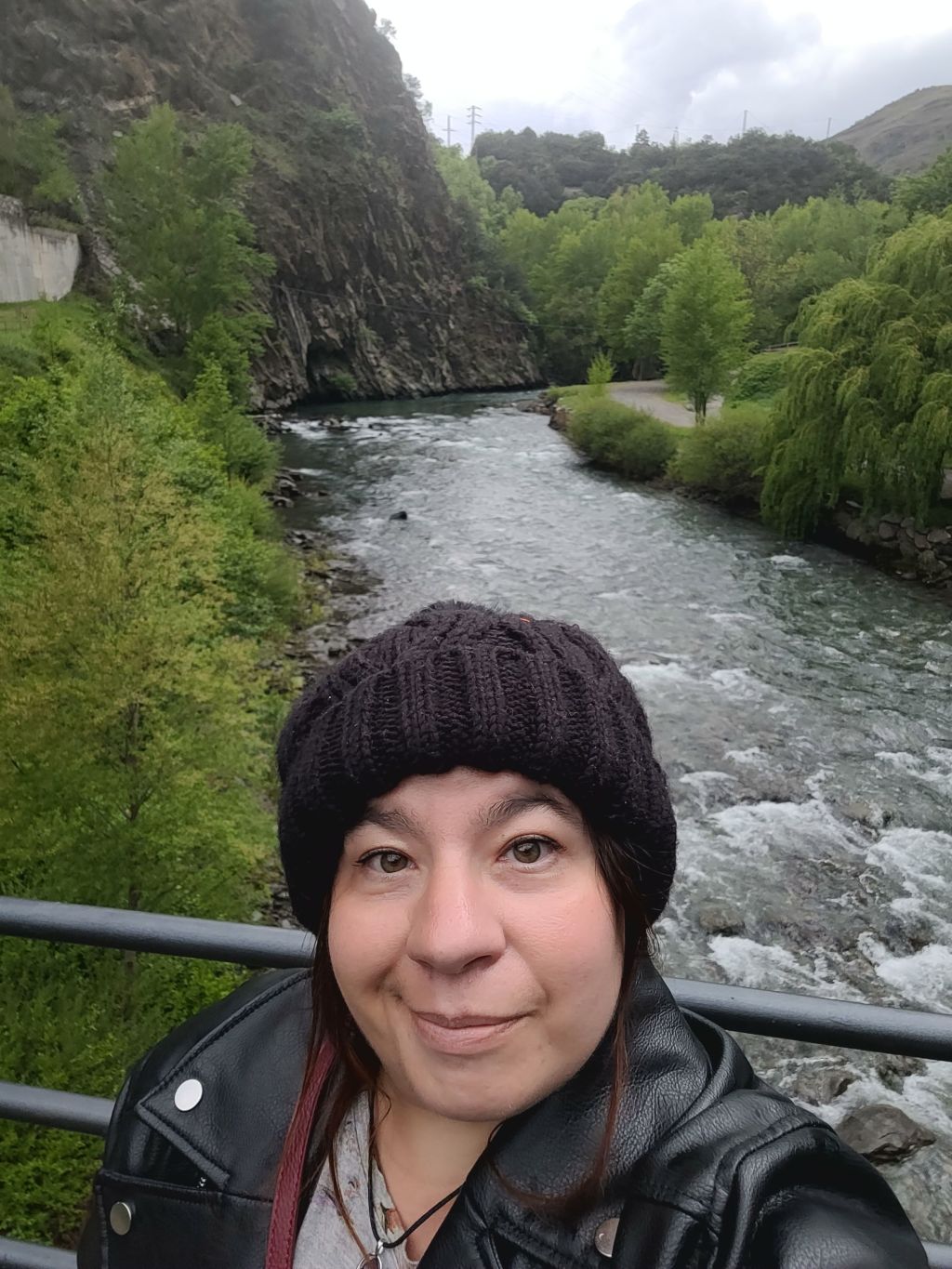 Cuando el gorro con pompón se volvió imprescindible (o cómo preparar tu carry-on para imprevistos)